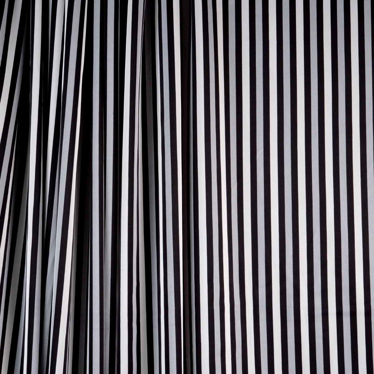 GASA SATINADA ESTAMPADO NEGRO METEORITO