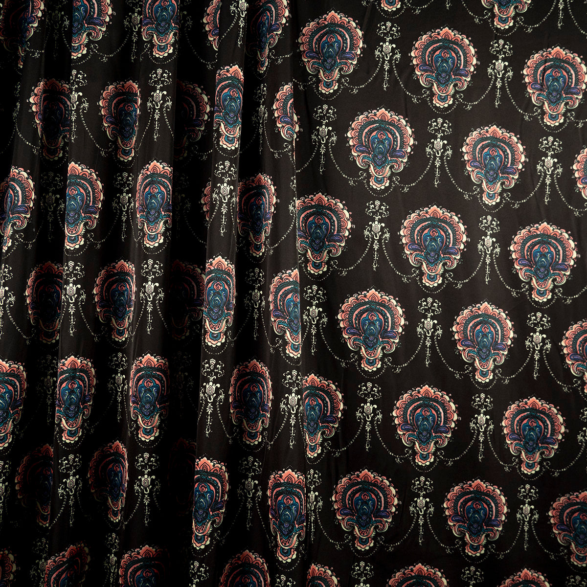 GASA SATINADA ESTAMPADO NEGRO METEORITO