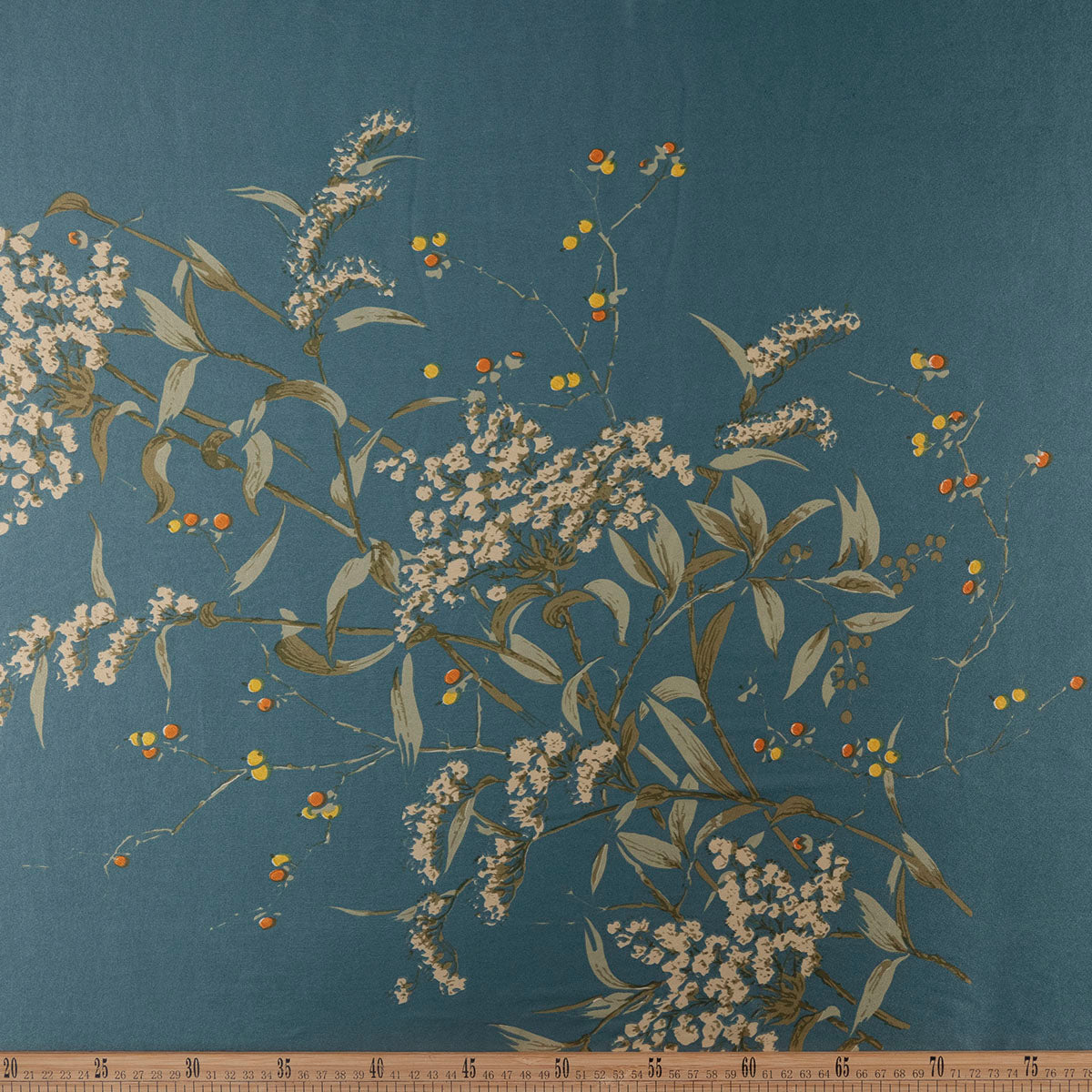 SATEN ESTAMPADO VERDE ARTICO CON HOJAS Y FLORES