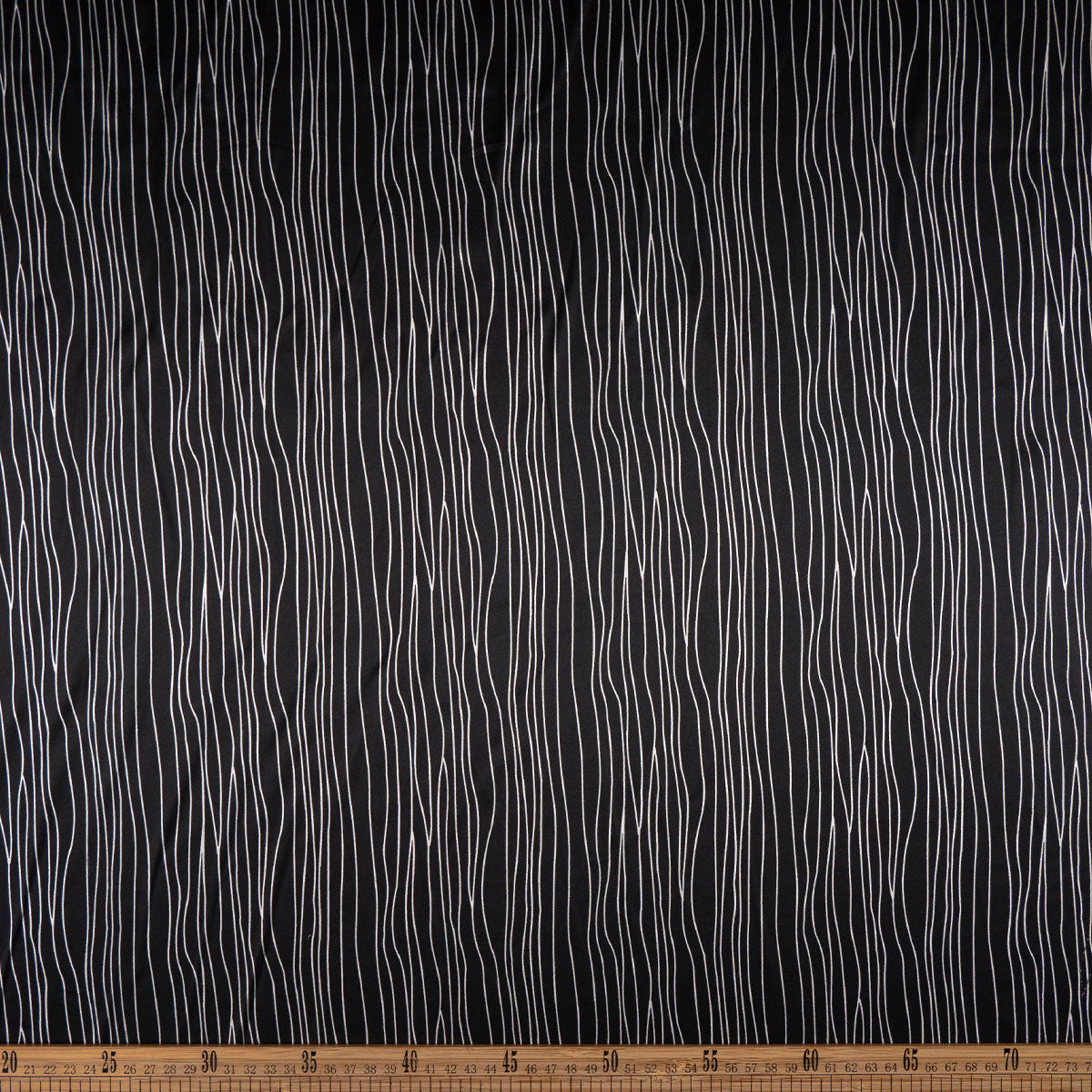 SATEN ESTAMPADO NEGRO METEORITO LINEAS