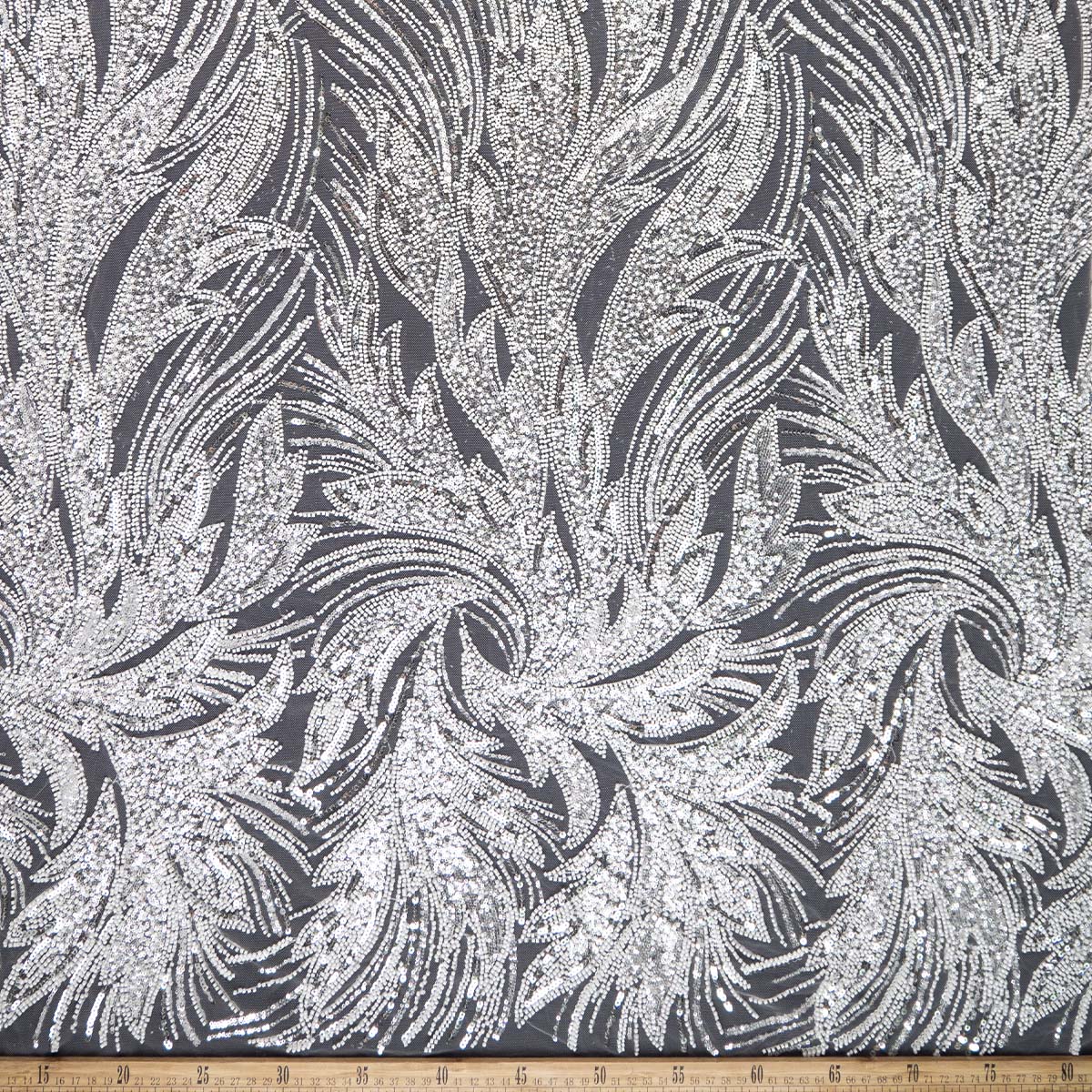 TUL PRADA BLANCO BRILLANTE CON DISEÑO DE HOJAS