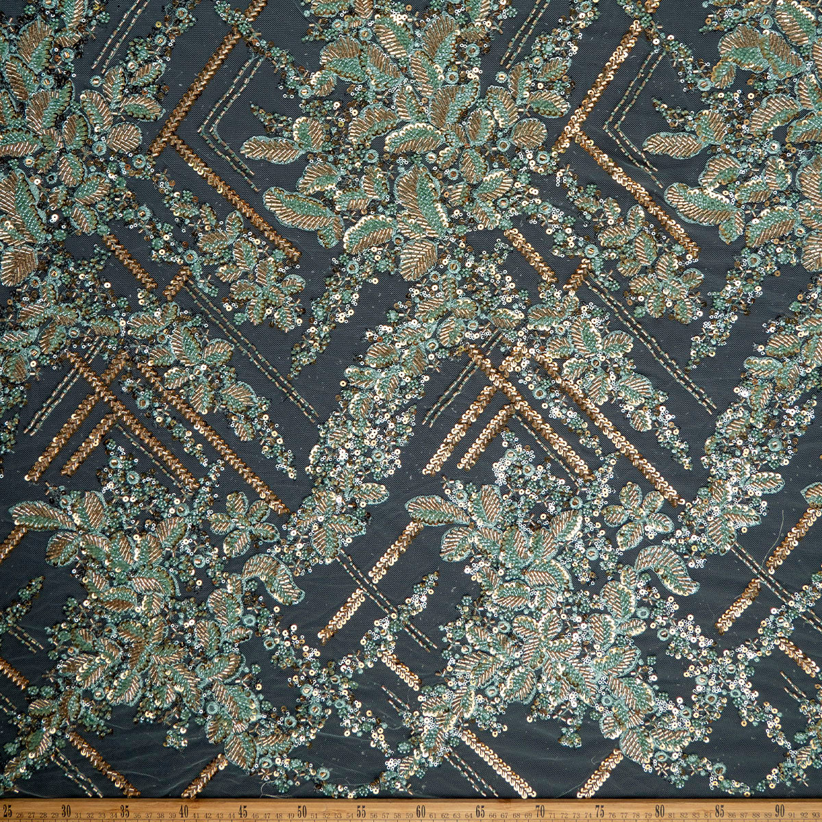 TUL PRADA VERDE TEAL CON FLORES Y HOJAS