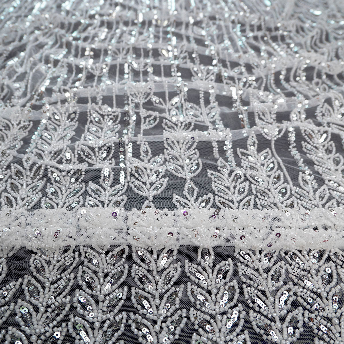 TUL PRADA BLANCO BRILLANTE LINEAS Y HOJAS