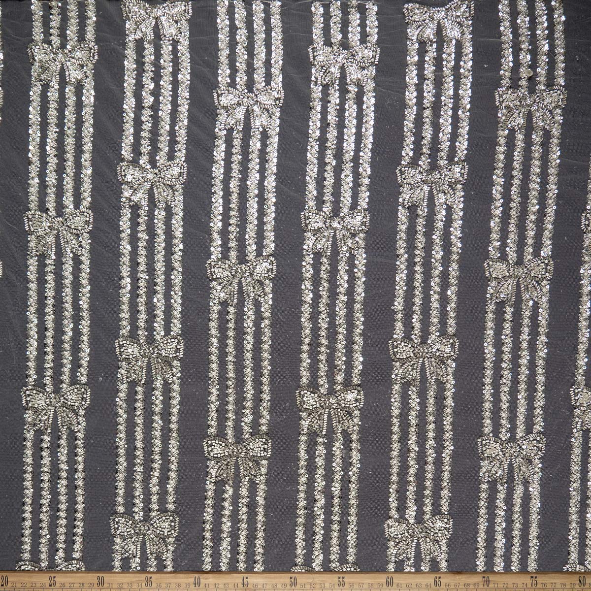 TUL PRADA BLANCO BRILLANTE RAYAS Y MOÑOS