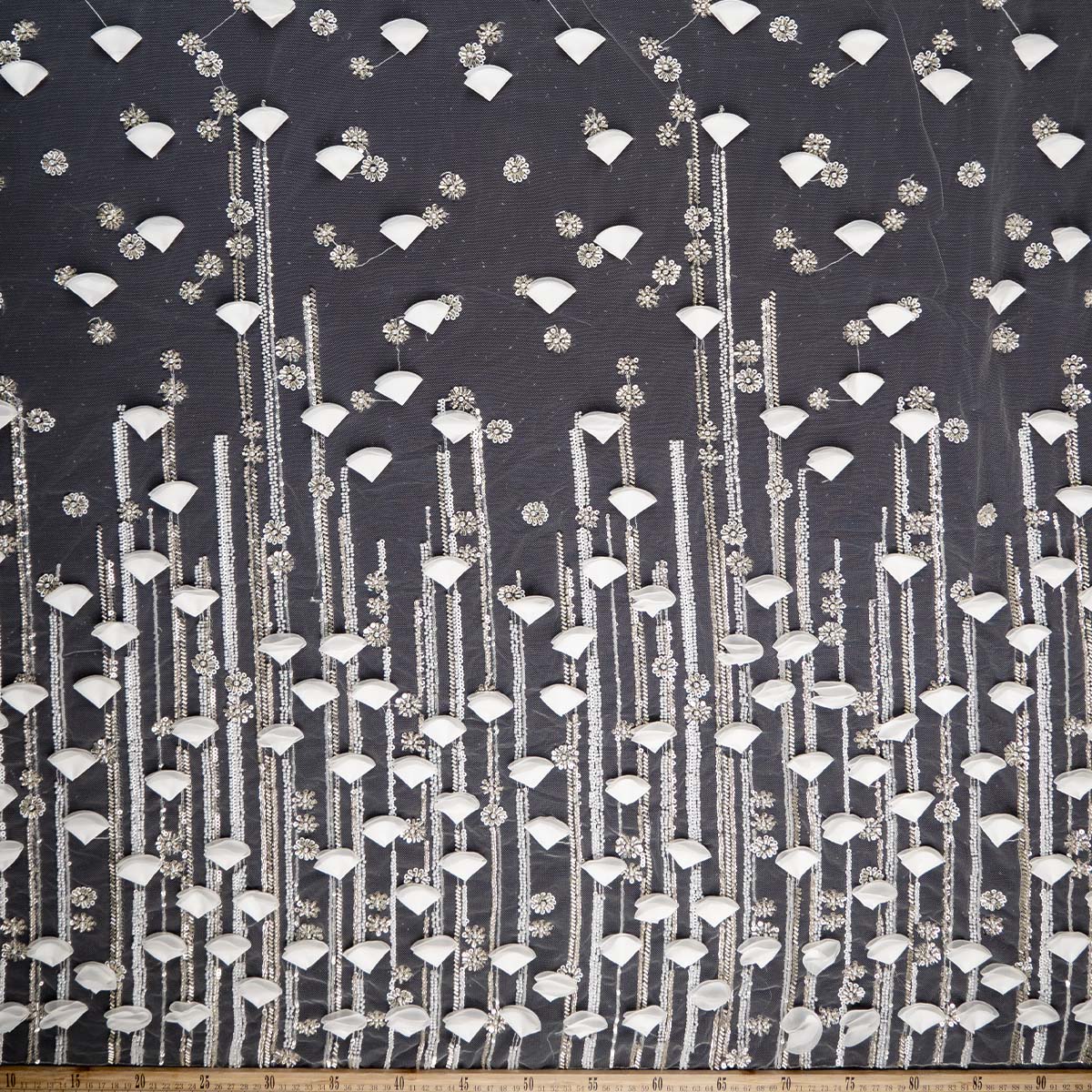 TUL PRADA BLANCO BRILLANTE CON PETALOS 3D