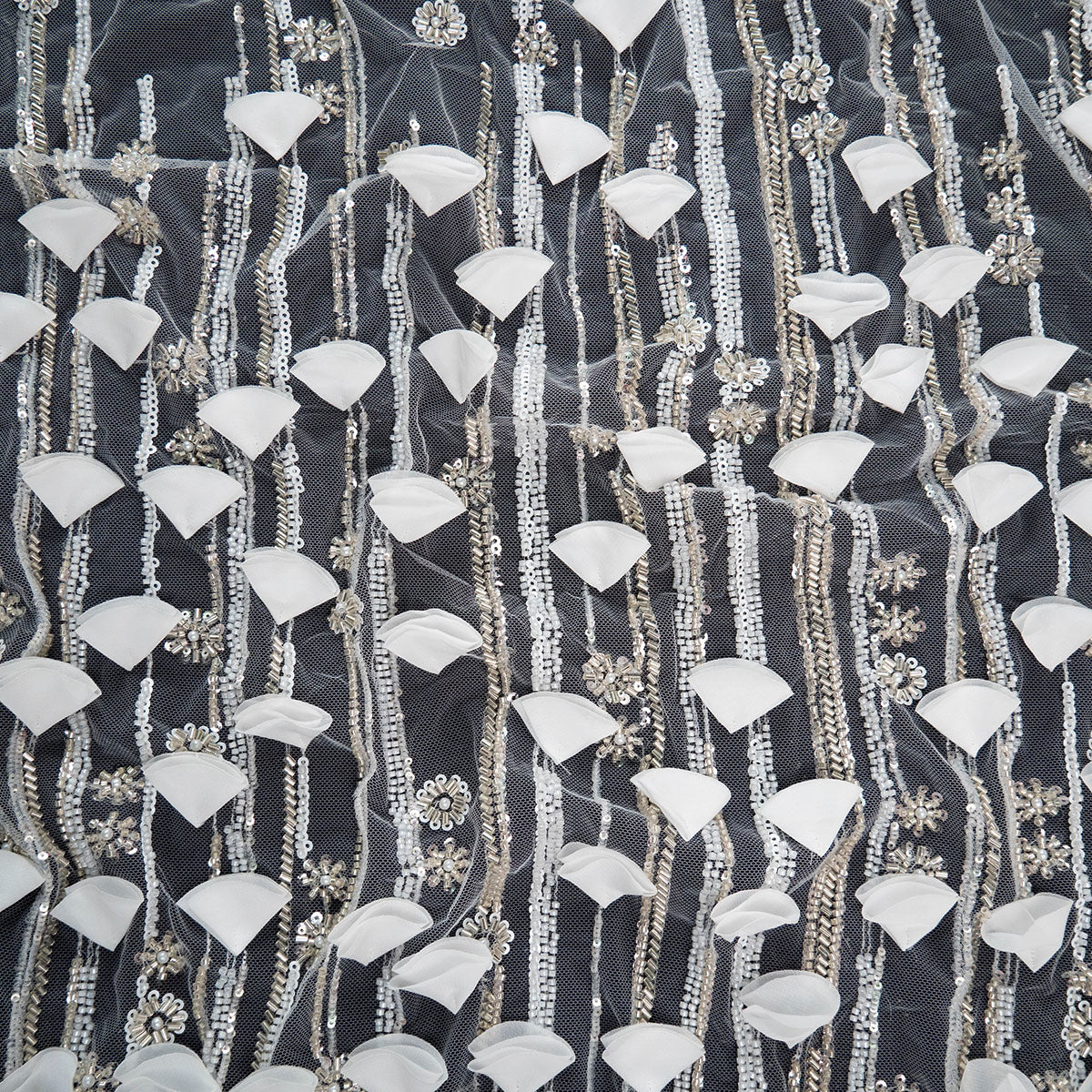 TUL PRADA BLANCO BRILLANTE CON PETALOS 3D