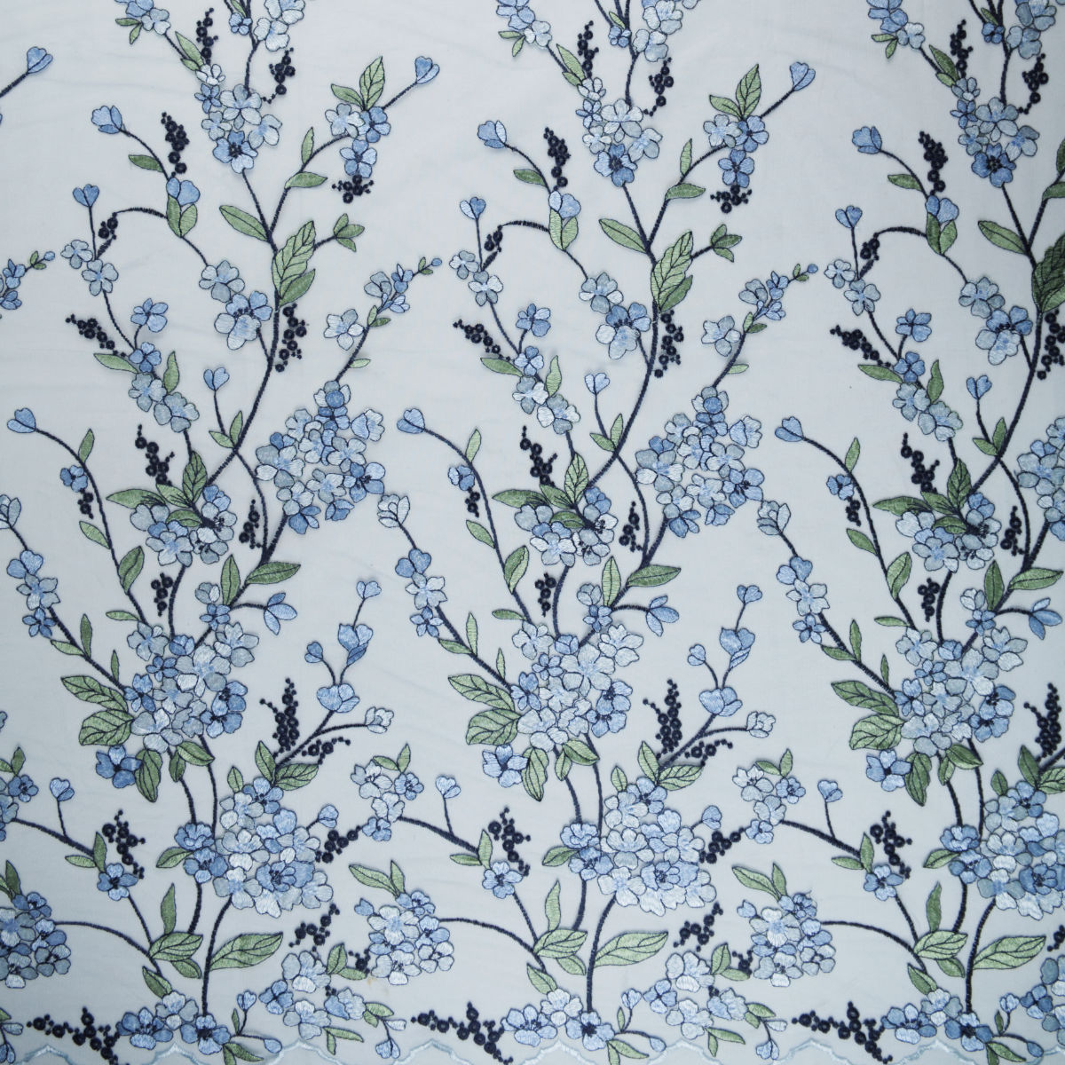 TUL LOLA CELESTE MAR FLORES BORDADAS