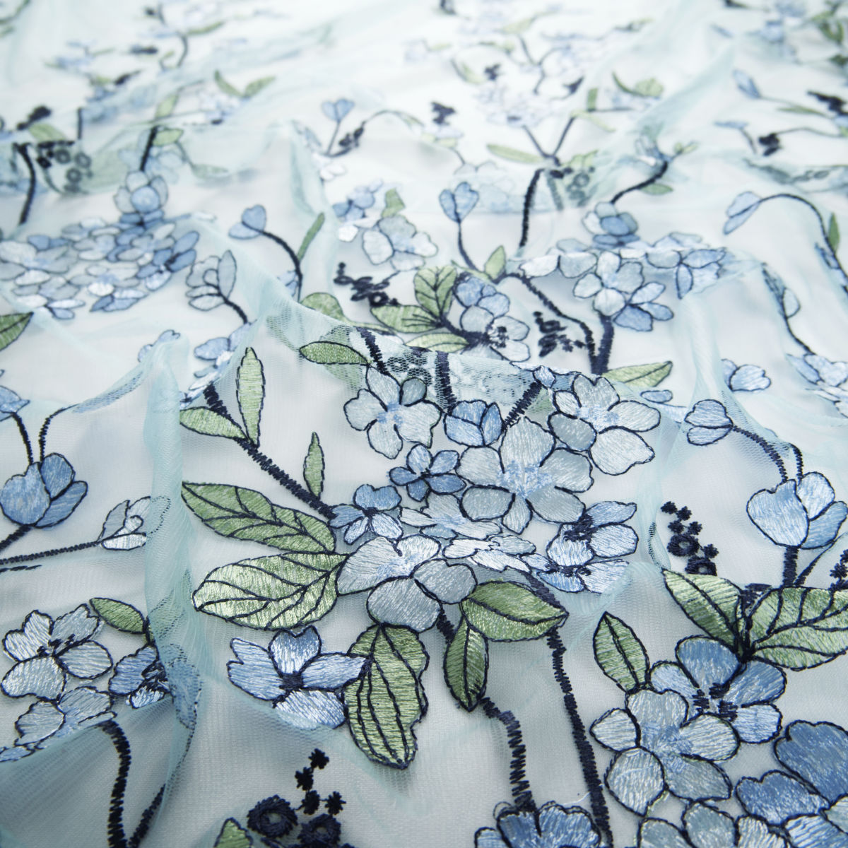 TUL LOLA CELESTE MAR FLORES BORDADAS