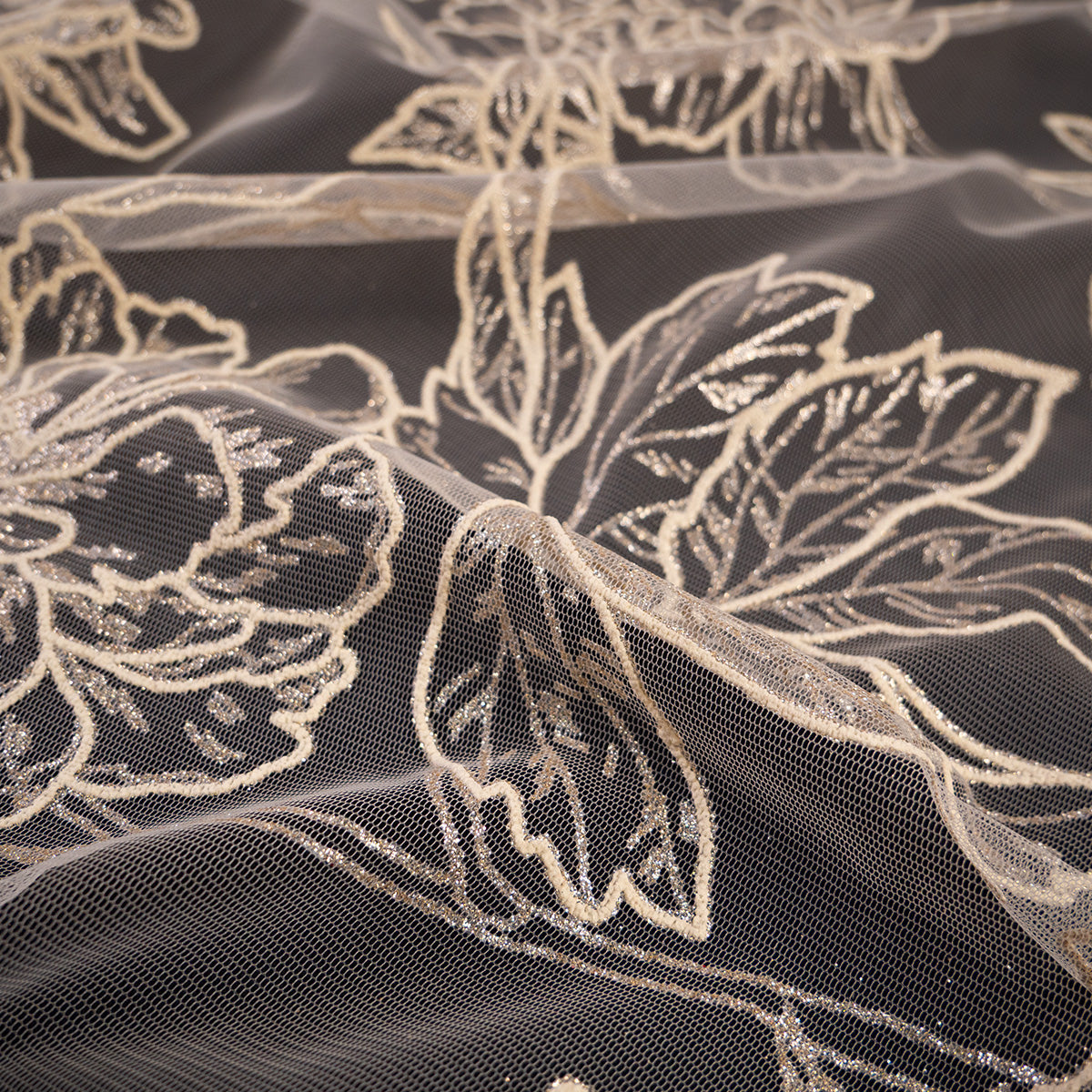 TUL LOLA BEIGE HOJAS Y FLORES GRANDES