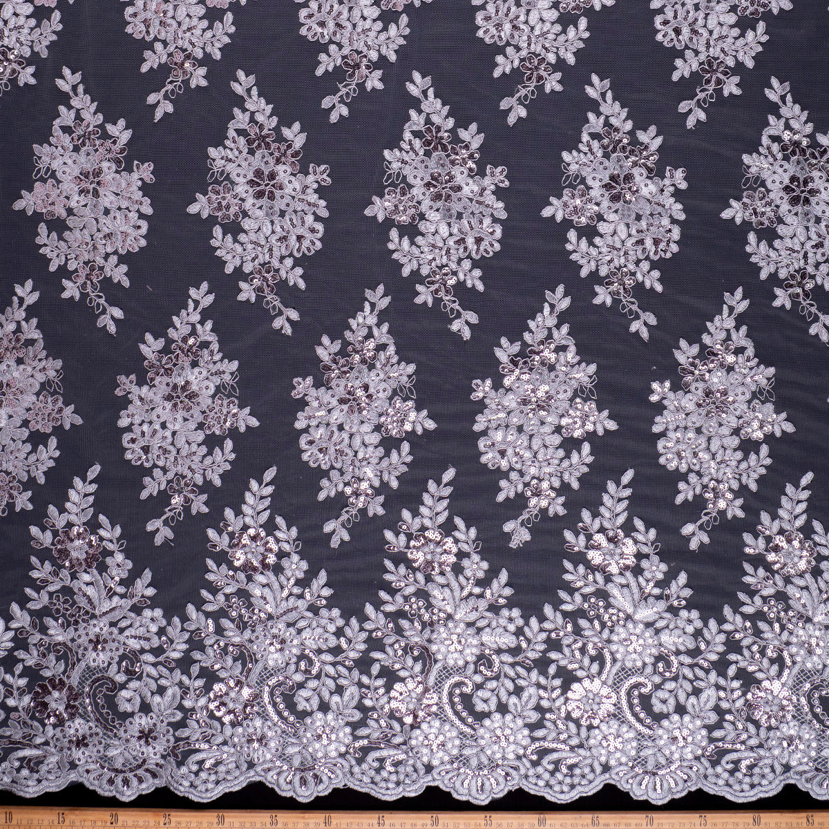 TUL ISABELLA GRIS CENIZA CON GUARDA FLORAL