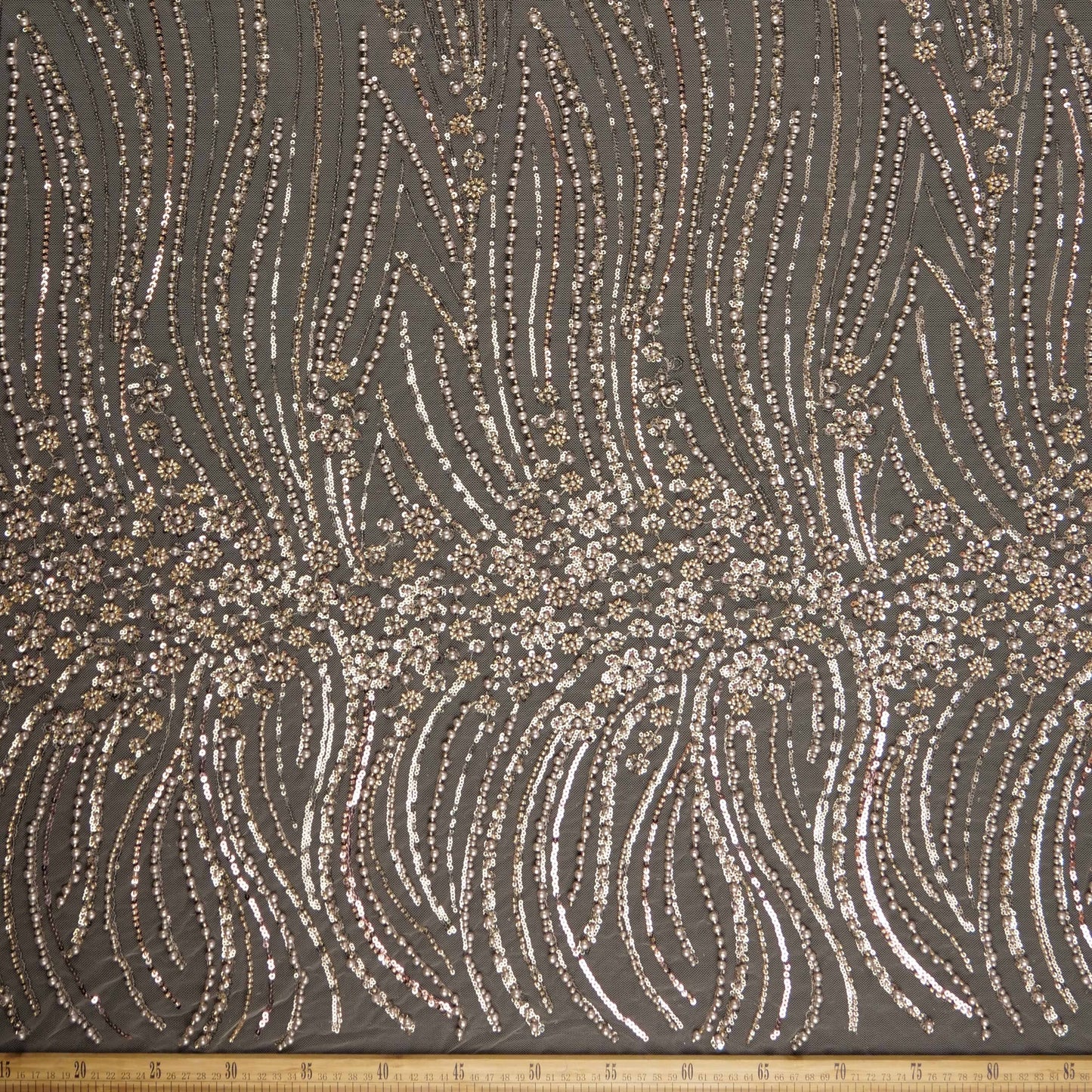 TUL GABBANA MARRON GRIS PARDO CON FLORES PEQUEÑAS Y HOJAS