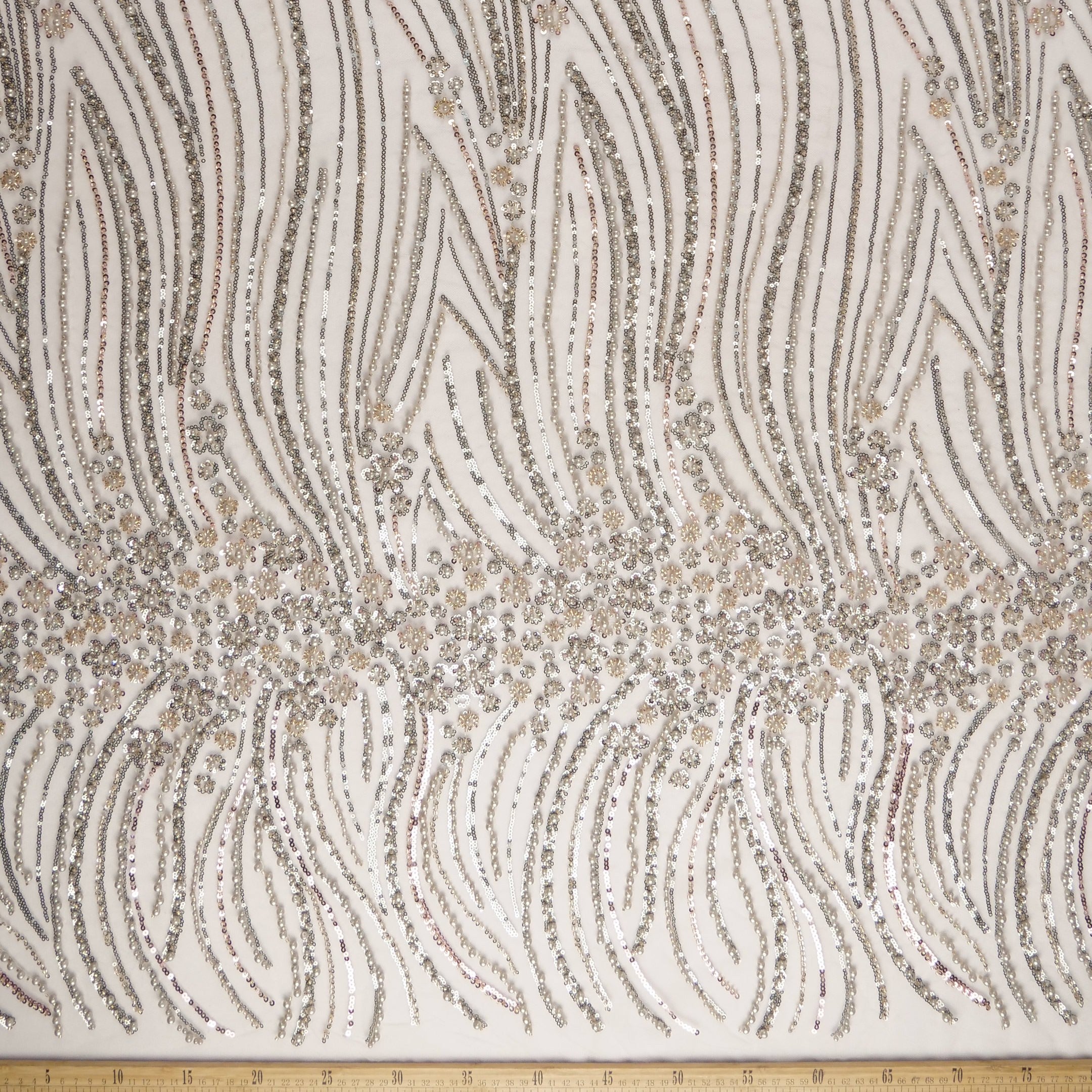 TUL GABBANA GRIS MILIEU CON FLORES PEQUEÑAS Y HOJAS