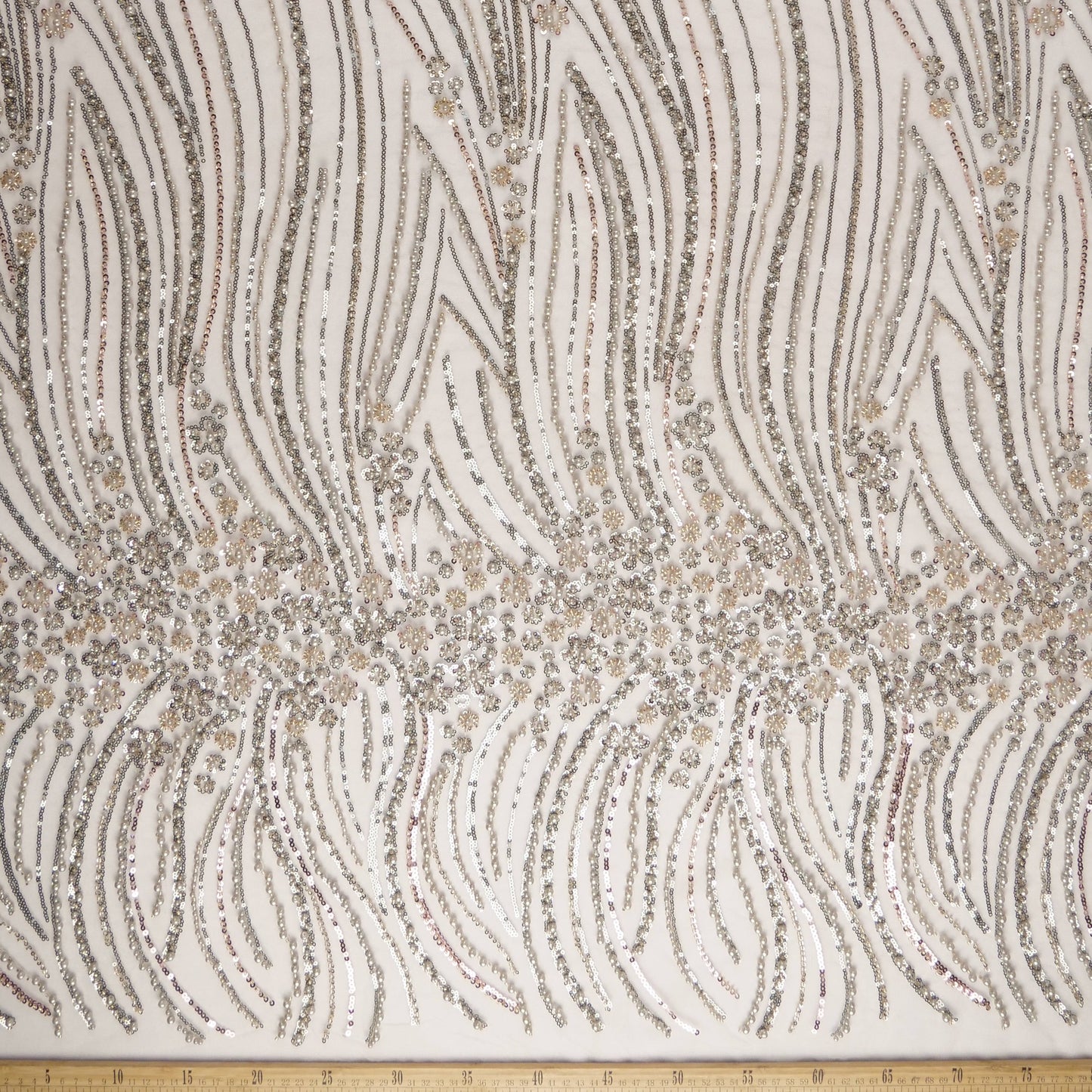 TUL GABBANA GRIS MILIEU CON FLORES PEQUEÑAS Y HOJAS