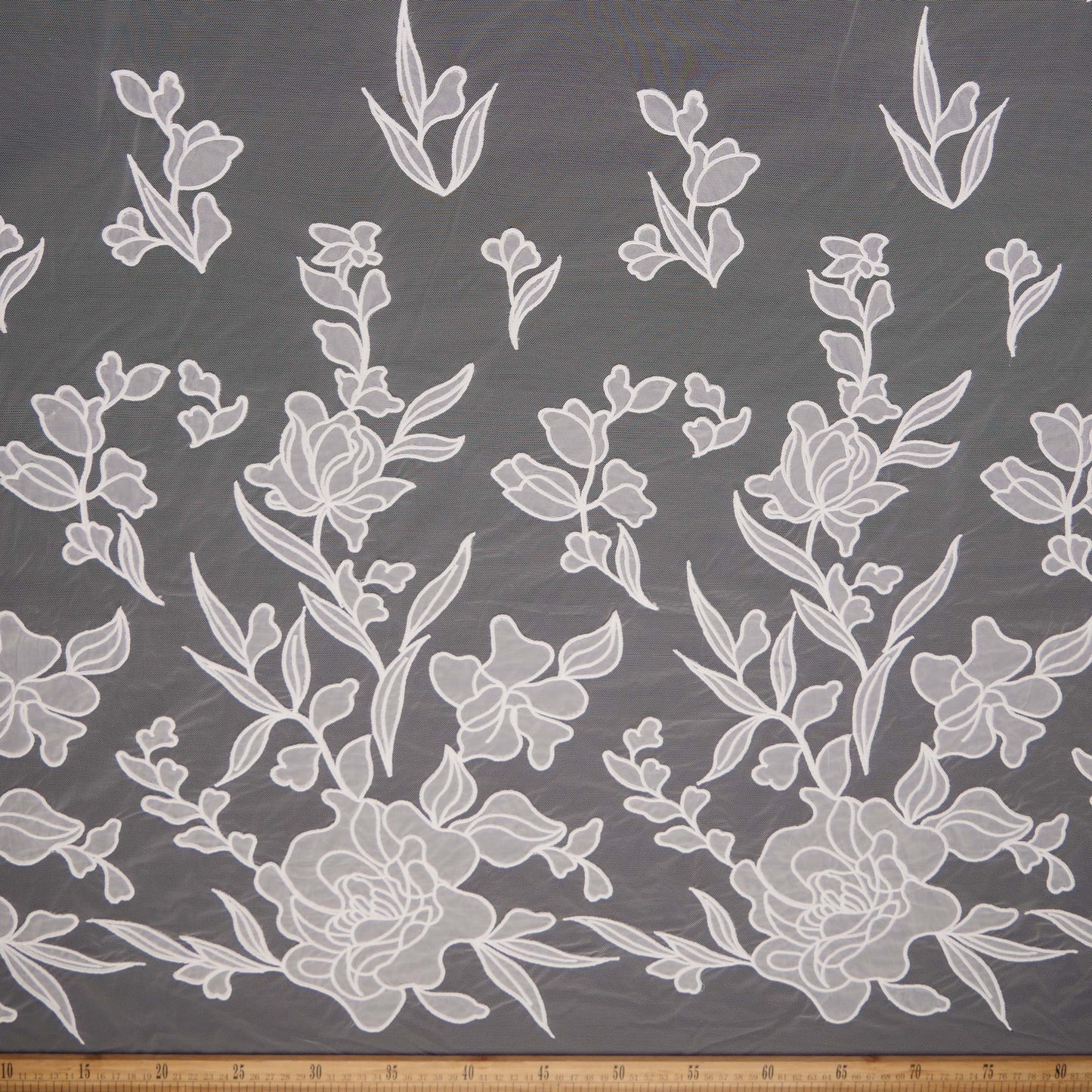ORGANZA GALLIANO BLANCO BRILLANTE HOJAS Y FLORES