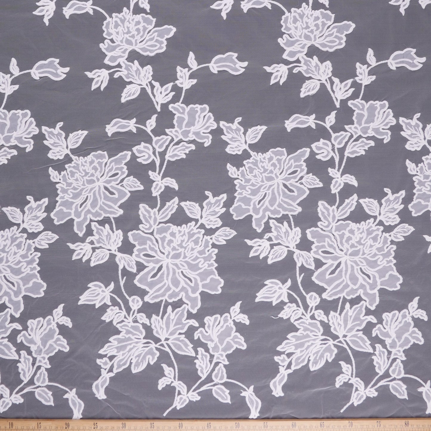 ORGANZA GALLIANO BLANCO BRILLANTE CON FLORES Y HOJAS