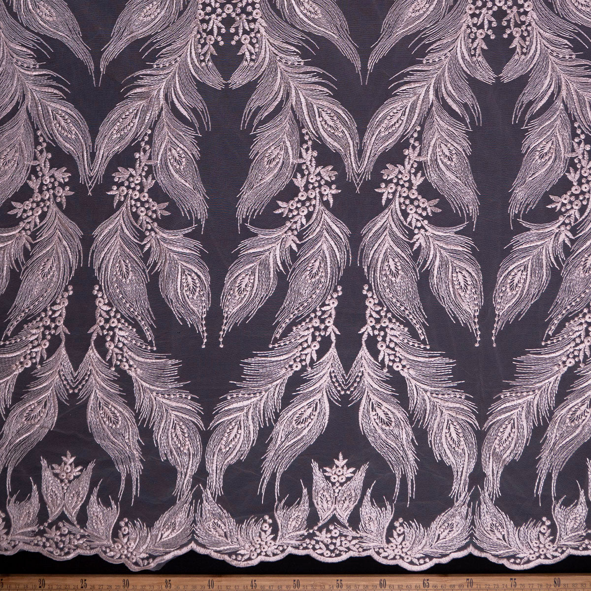 TUL GALLIANO LILA CENIZA CLARO PLUMAS