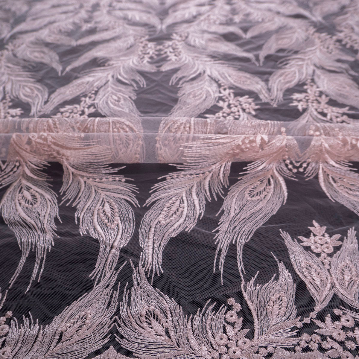 TUL GALLIANO LILA CENIZA CLARO PLUMAS