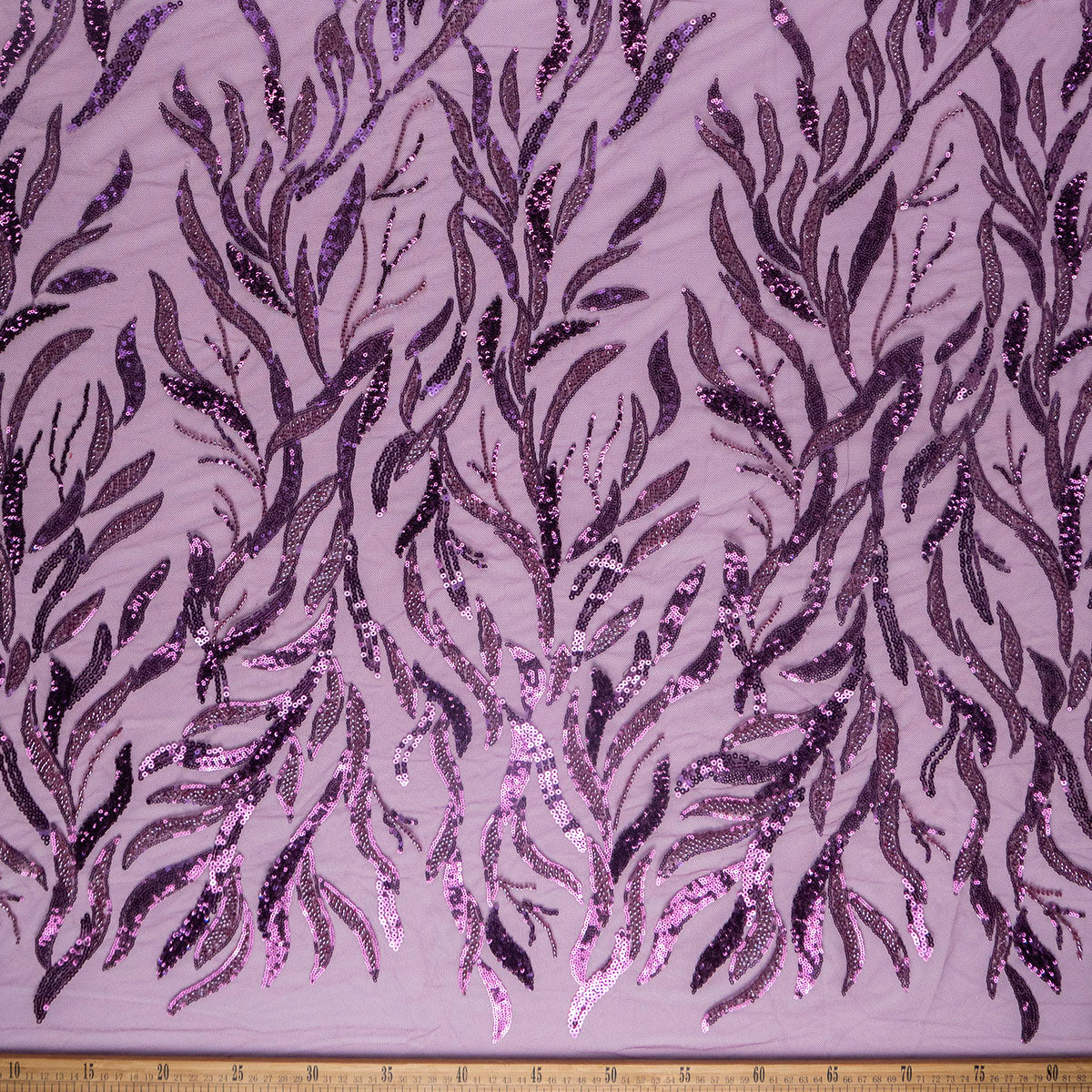 TUL GALLIANO VIOLETA PETUNIA HOJAS Y LENTEJUELAS