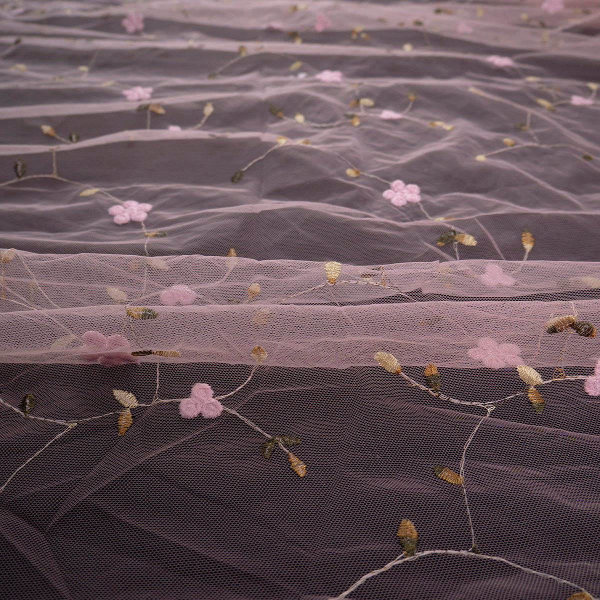 Tul Rosa TUL SOPHIA ROSA FAIRY TALE CON PEQUEÑAS FLORES – Marijoa Tejidos