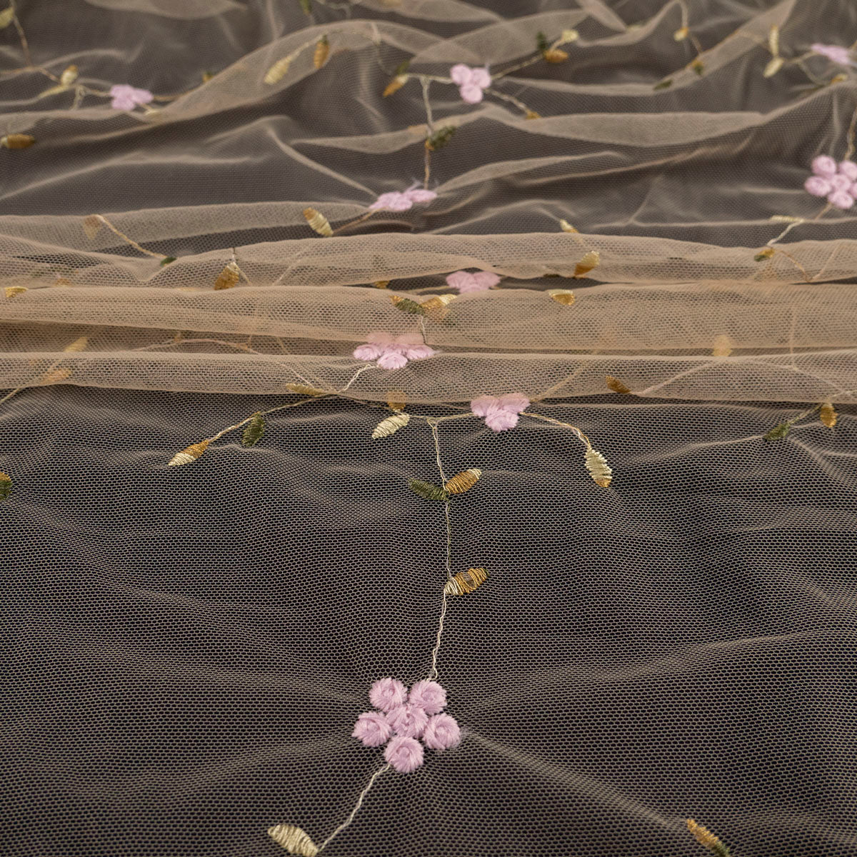 TUL SOPHIA BEIGE LIGERO CON FLORES PEQUEÑAS