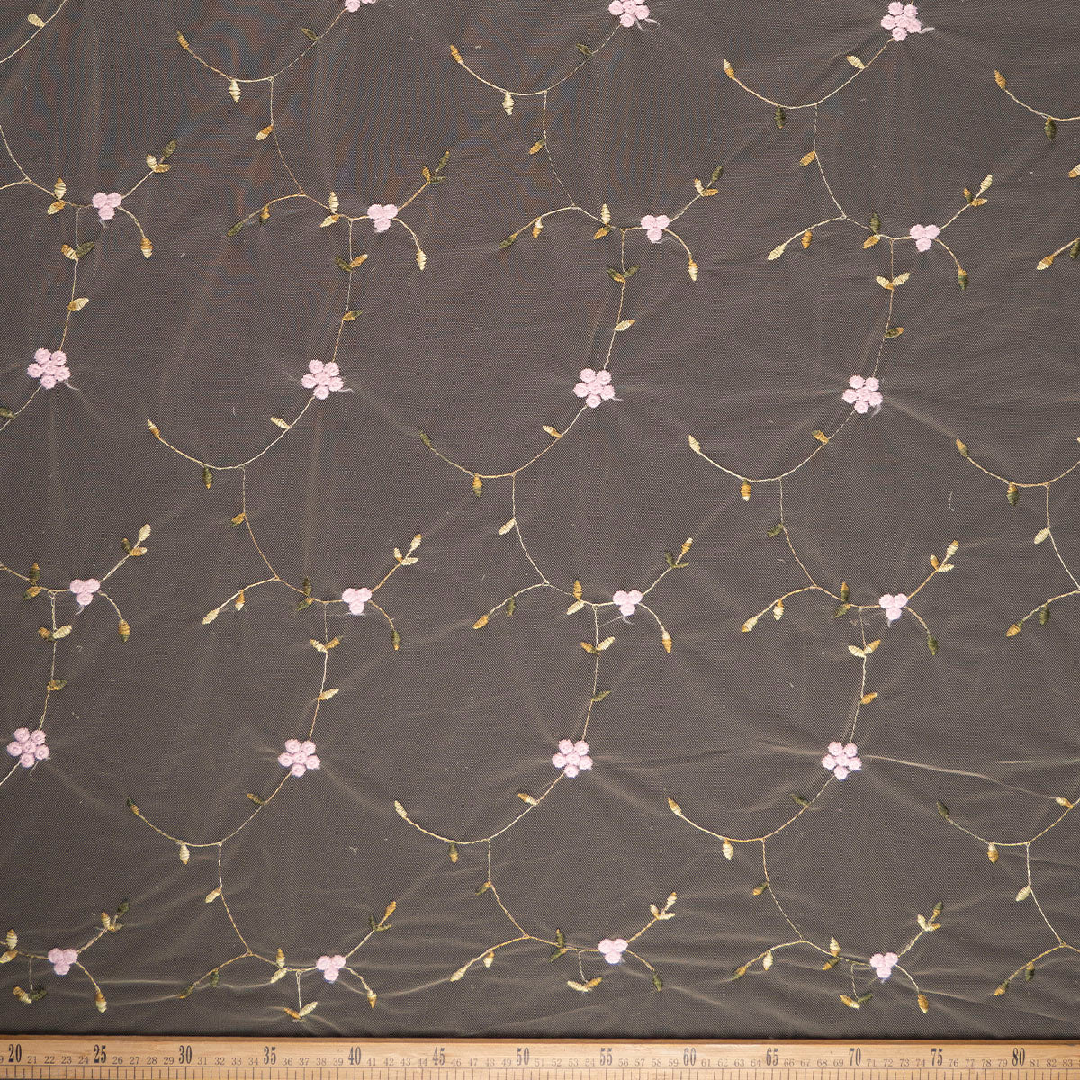 TUL SOPHIA BEIGE LIGERO CON FLORES PEQUEÑAS