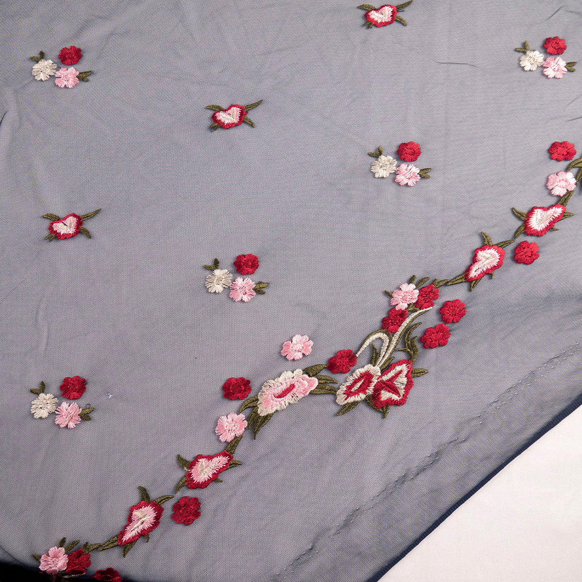 TUL SOPHIA AZUL ECLIPSE CON FLORES BORDADAS
