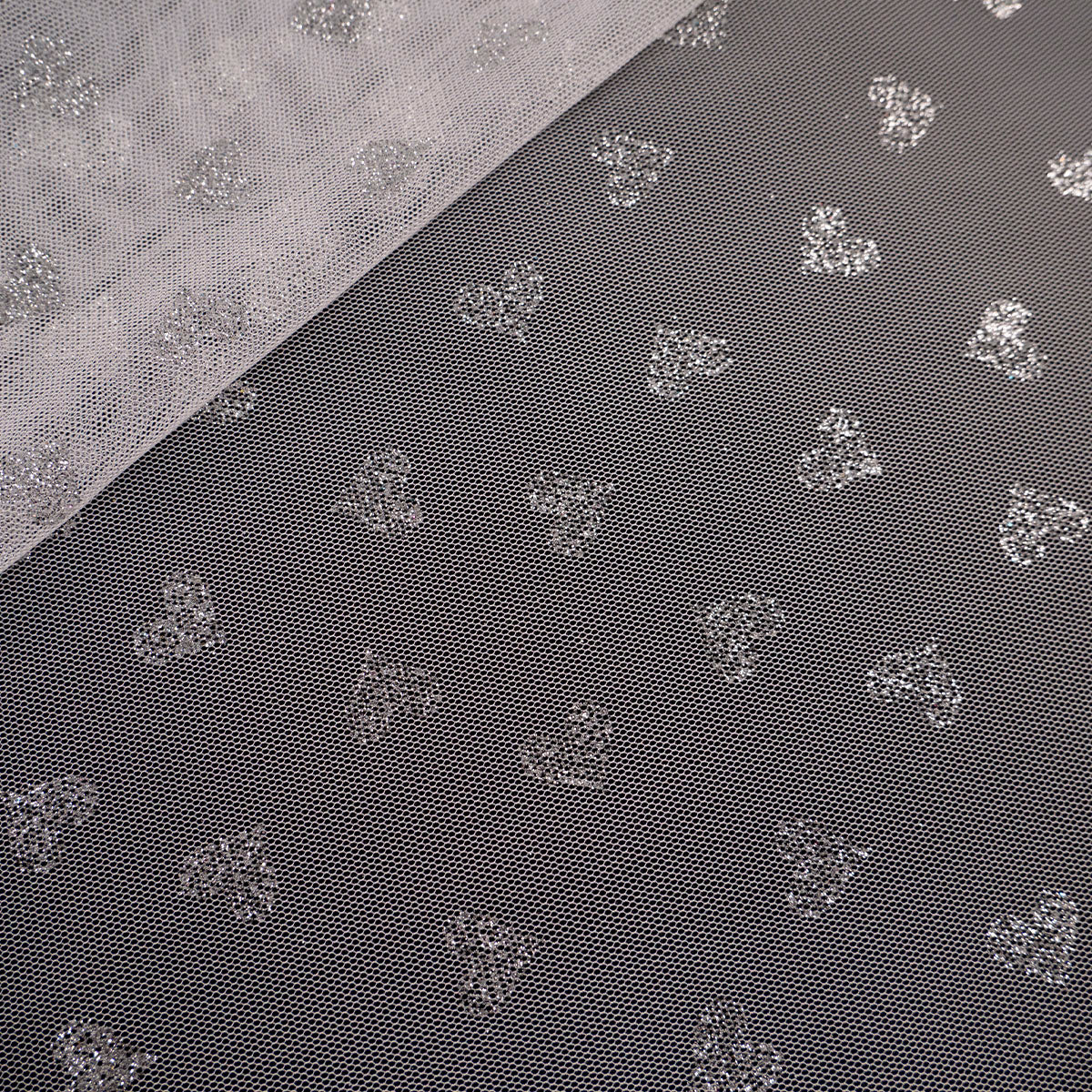 TUL GLITTER CORAZONES GRIS PLATA