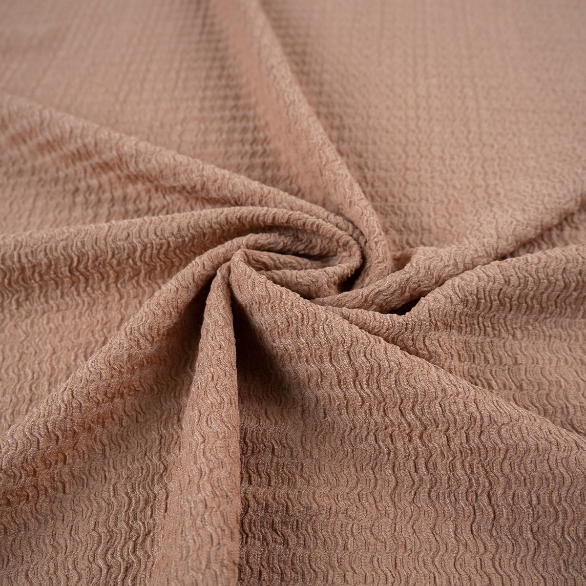 CREPE DRAPE CAMEL PRALINE TEXTURADO CON ONDAS