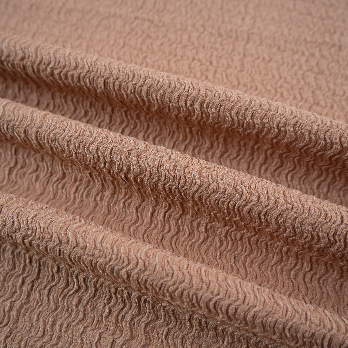 CREPE DRAPE CAMEL PRALINE TEXTURADO CON ONDAS
