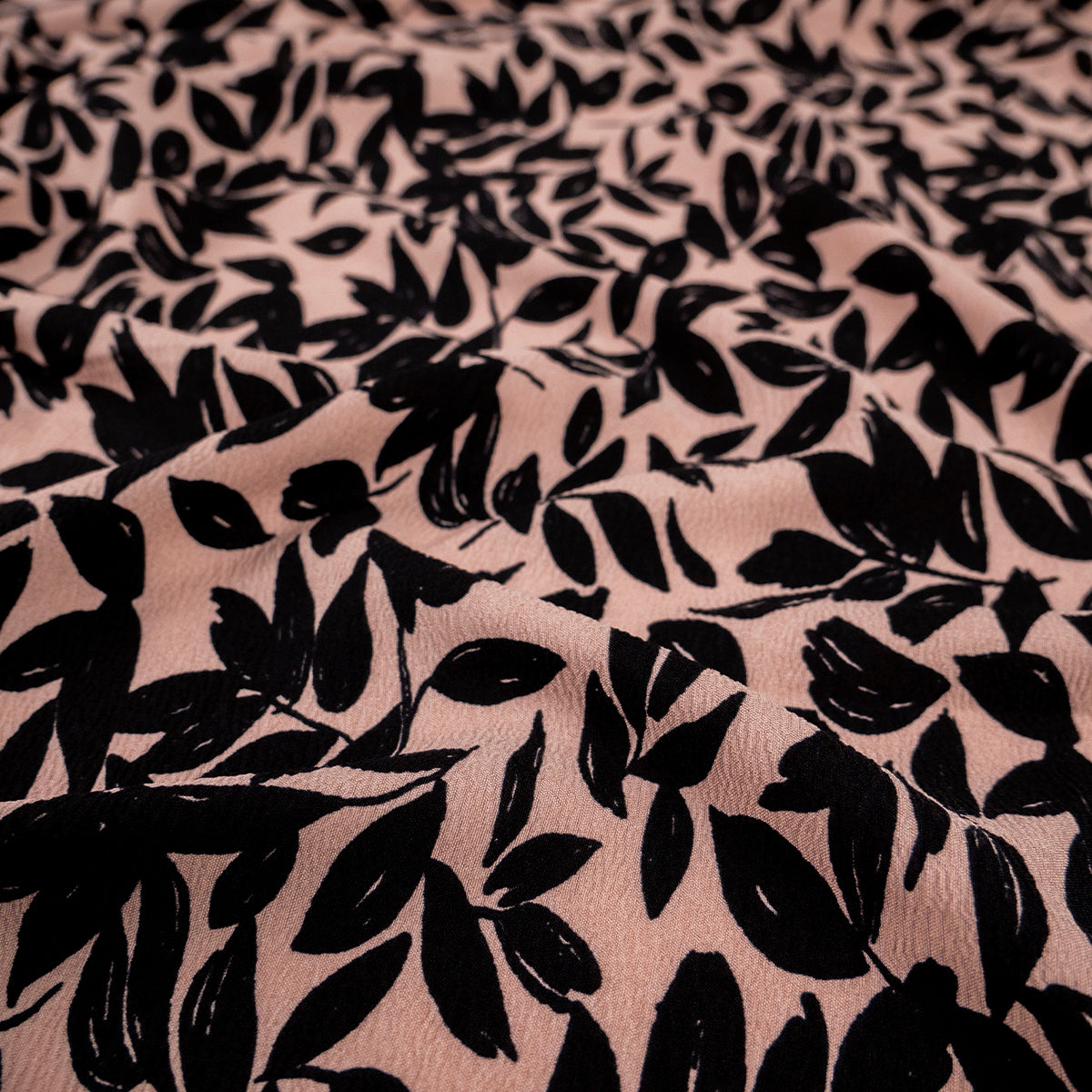 CREPE CEY ESTAMPADO MARRON TUFFET BOTANICO CON HOJAS