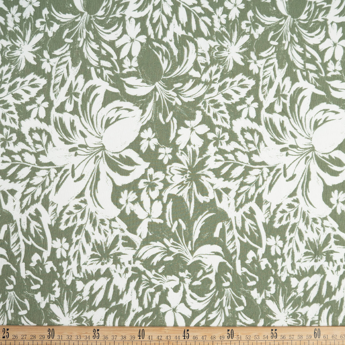 CREPE CEY ESTAMPADO VERDE JADE BOTANICO FLORAL EN BLANCO