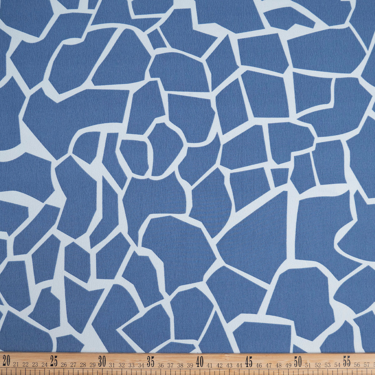 CREPE CEY ESTAMPADO AZUL TORMENTA MOSAICO DE PIEDRA