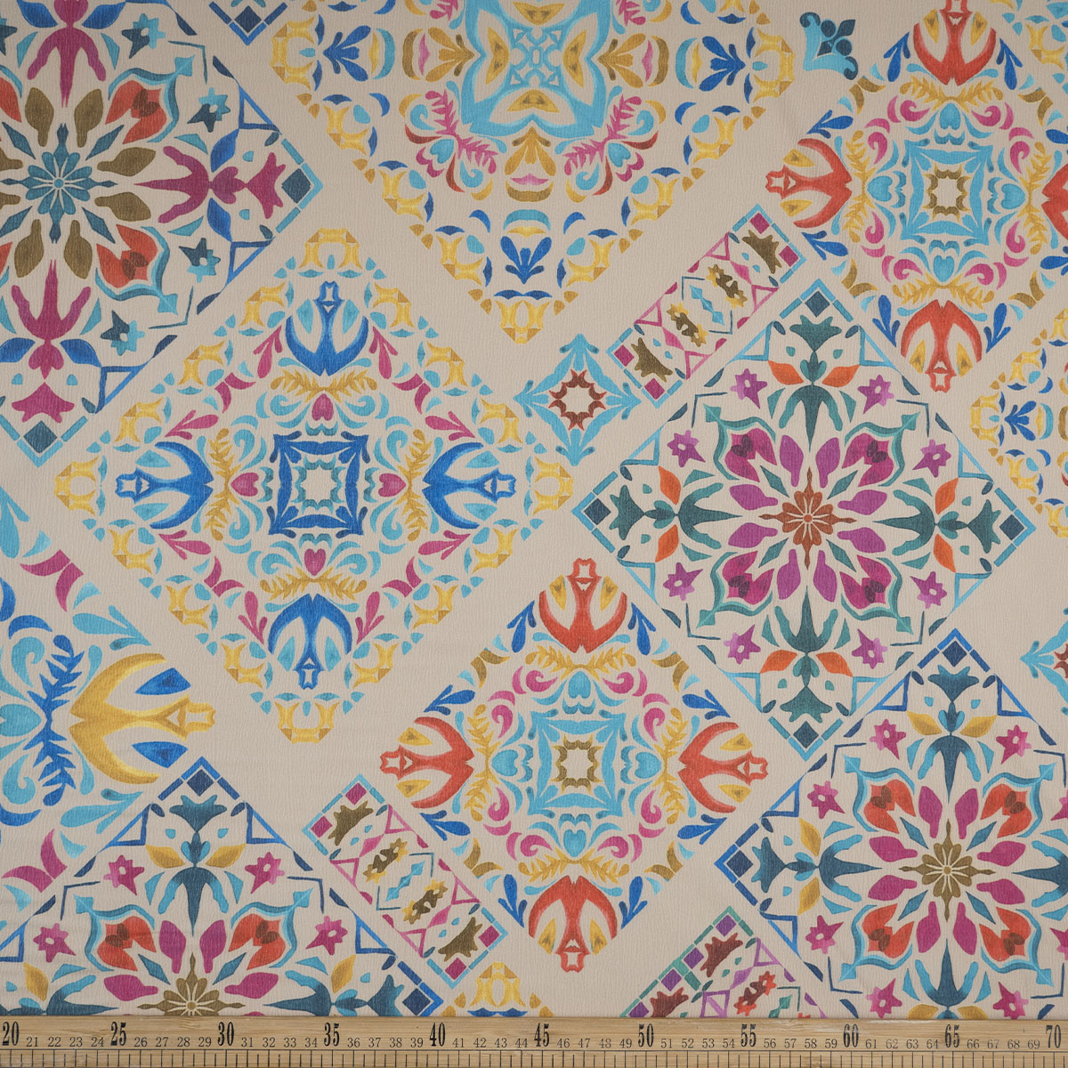CREPE LAUREN ESTAMPADO BEIGE LANA AZULEJOS DE COLORES VIBRANTES