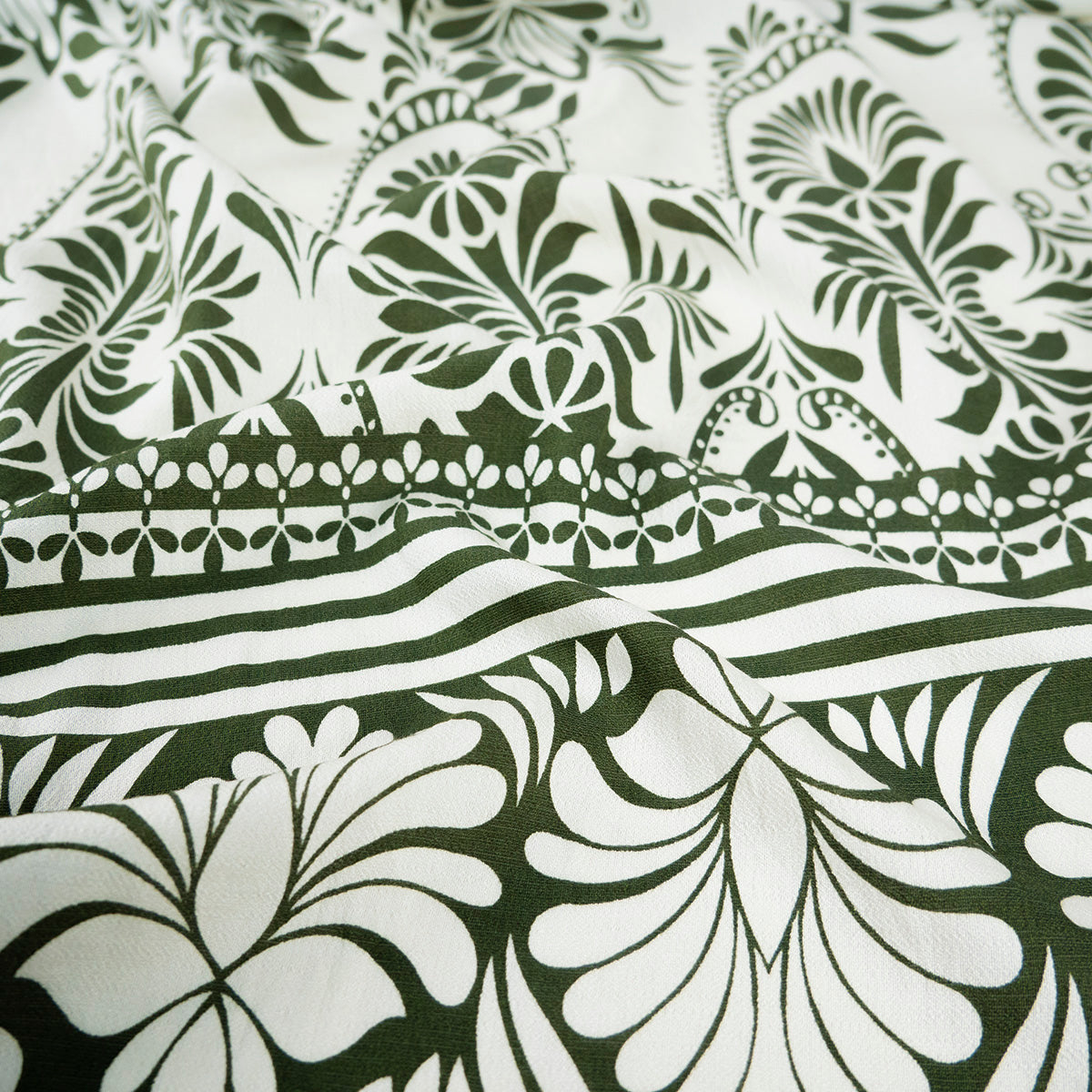 CREPE GILLY DIGITAL PRINT BLANCO MALVAVISCO DAMASCO