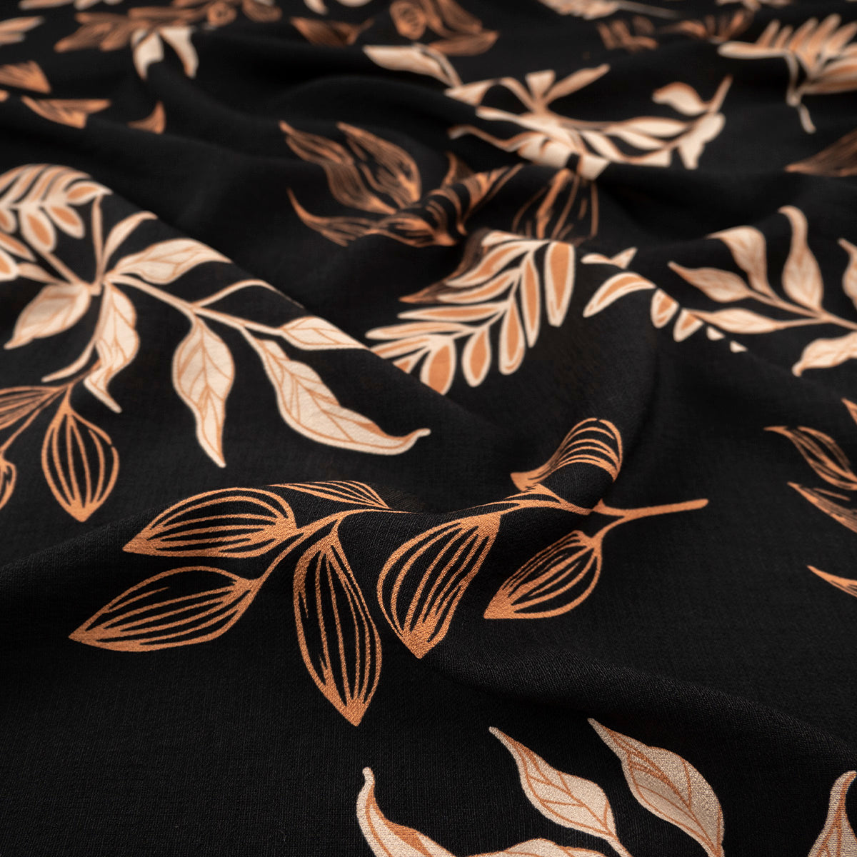 CREPE GILLY DIGITAL PRINT NEGRO METEORITO CON HOJAS
