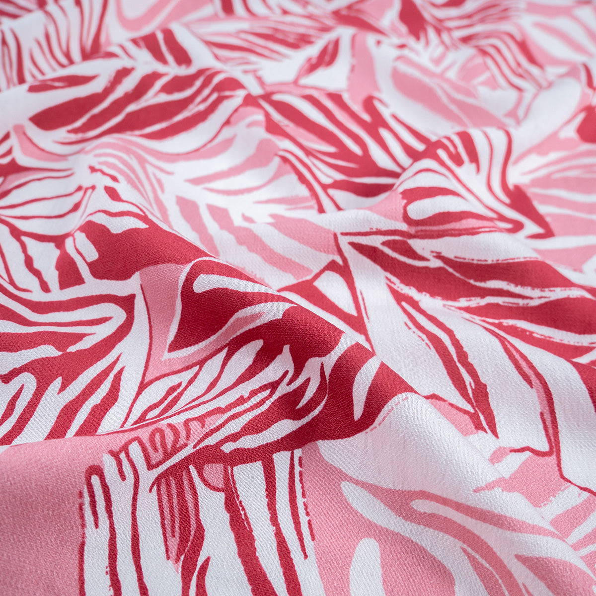 CREPE GILLY DIGITAL PRINT BLANCO BRILLANTE HOJAS GRANDES
