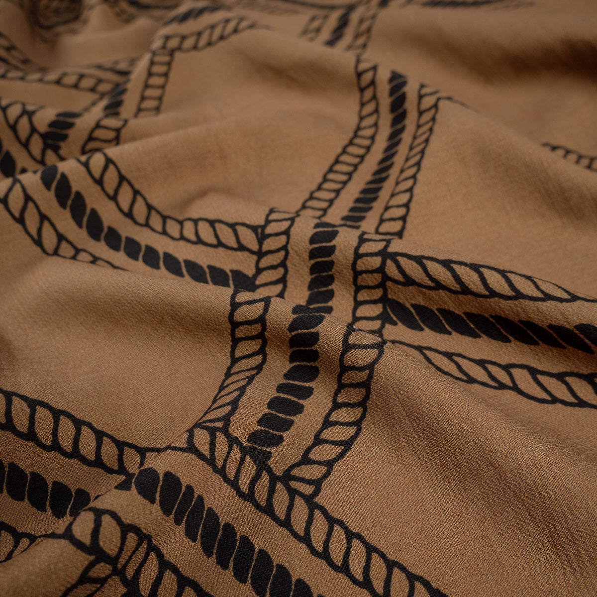 CREPE GILLY DIGITAL PRINT MARRON JENGIBRE GLAZED GEOMETRICO