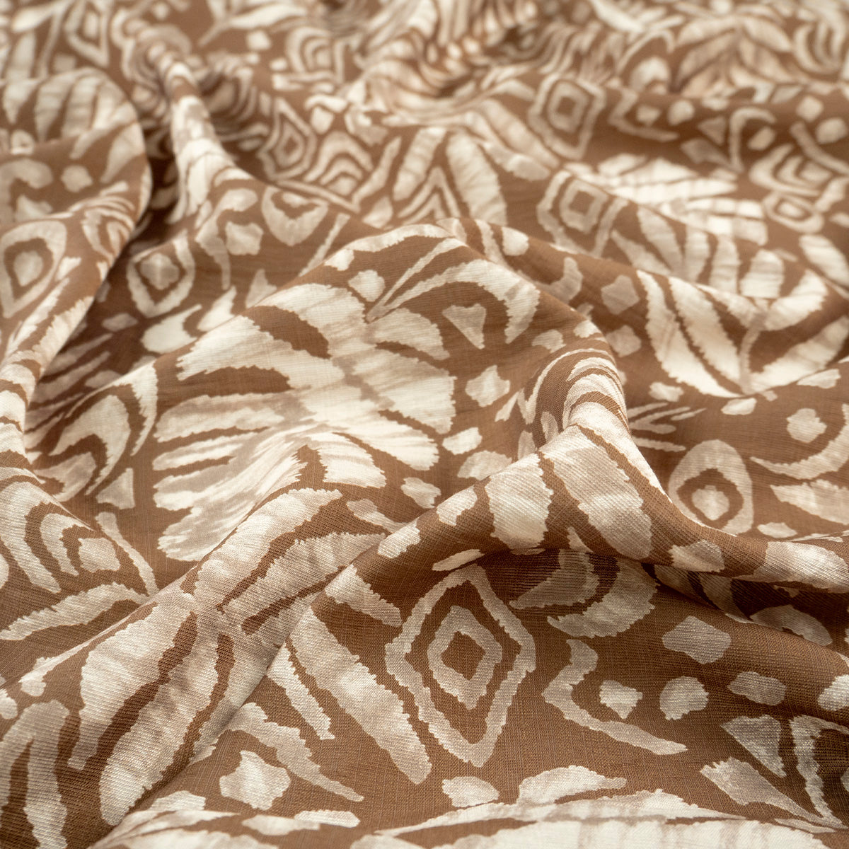 CREPE MELISA ESTAMPADO MARRON ARDILLA ARABESCO