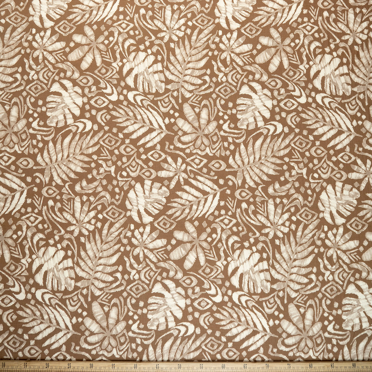 CREPE MELISA ESTAMPADO MARRON ARDILLA ARABESCO