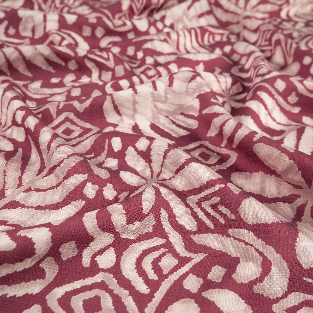 CREPE MELISA ESTAMPADO BORDO GRANATE ARABESCO