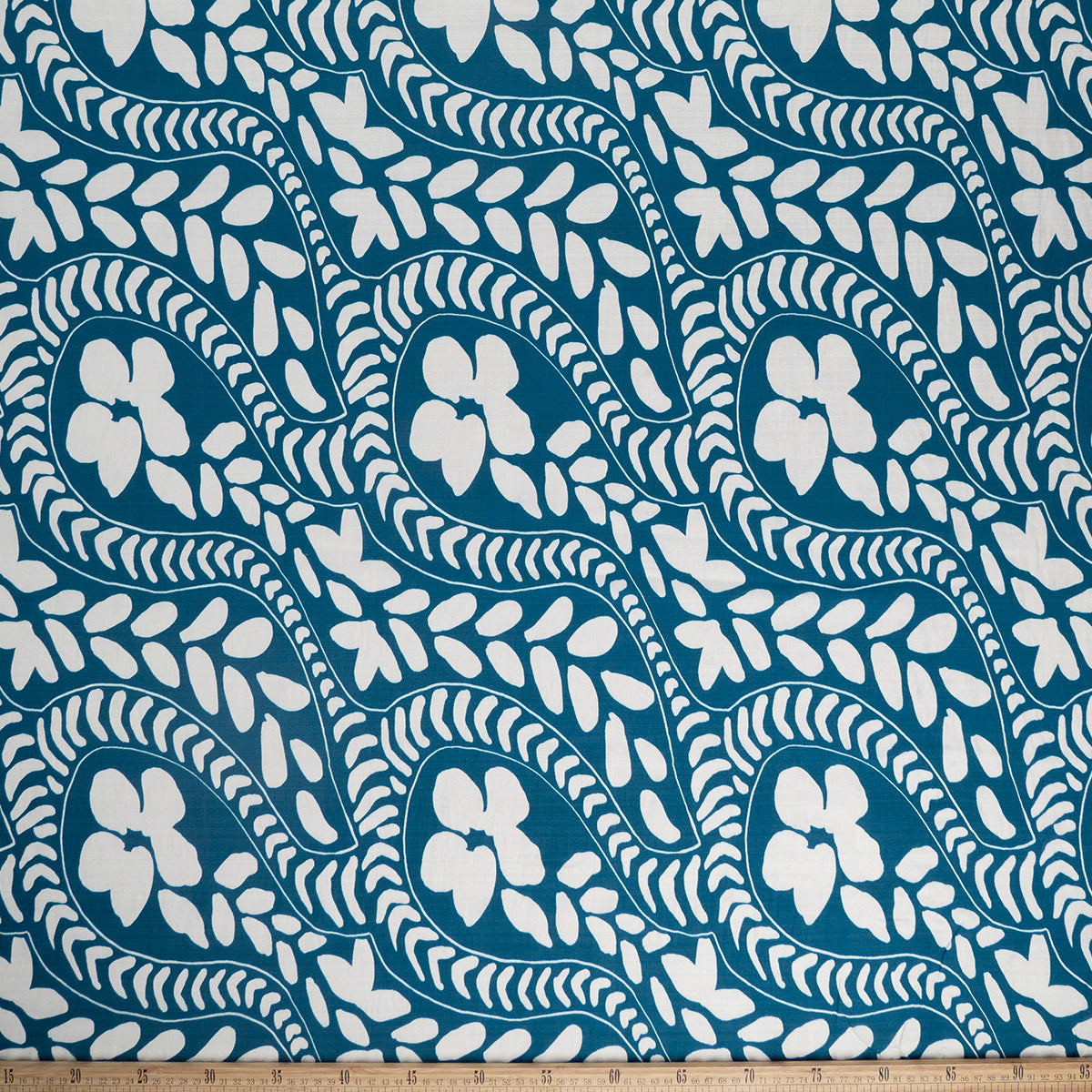 CREPE MELISA ESTAMPADO AZUL SAJONIA ARABESCO