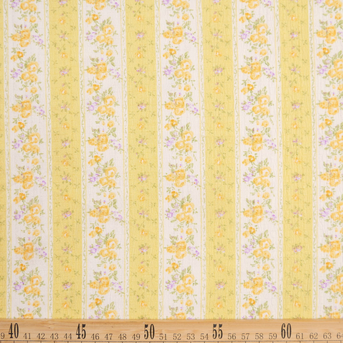 CREPE MARINA ESTAMPADO BLANCO BRILLANTE FLORAL CON RAYAS AMARILLO