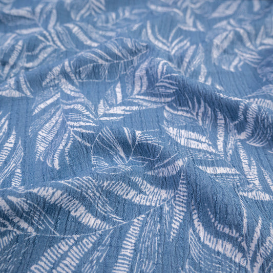 CREPE MARINA ESTAMPADO CELESTE CIELO CLARO BOTANICO DE HOJAS AZULES