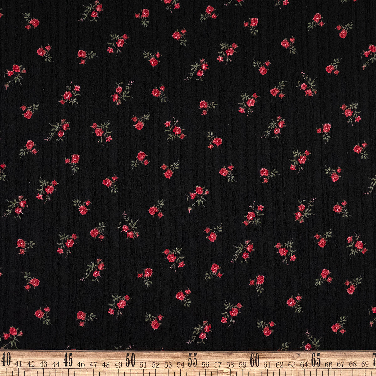 CREPE MARINA ESTAMPADO NEGRO METEORITO FLORAL ROJO