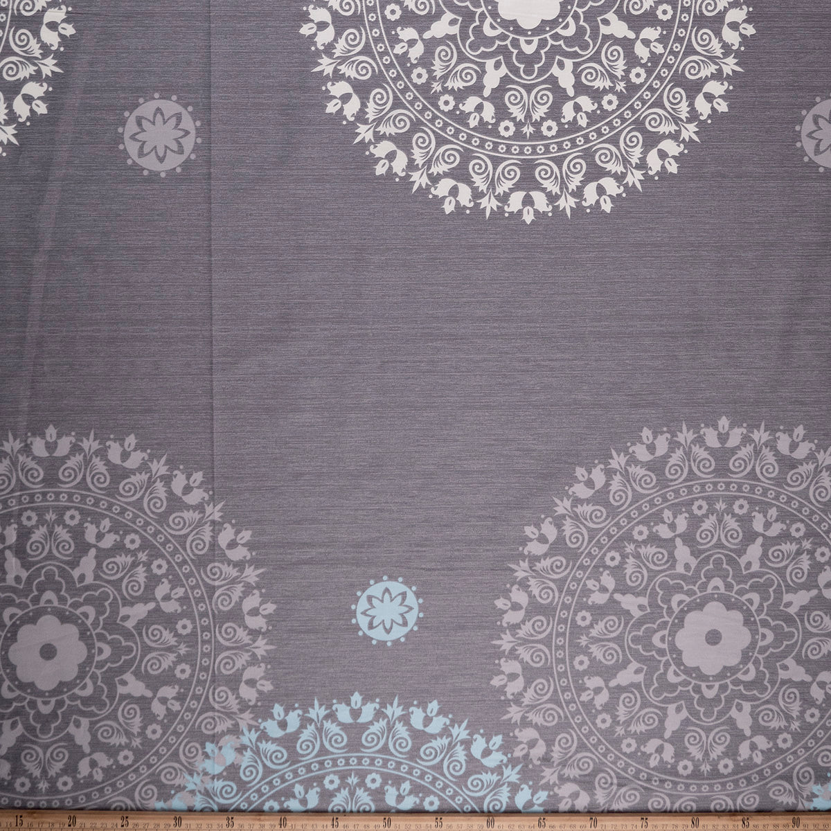 PERCAL 200 HILOS ESTAMPADA GRIS PEDERNAL ABORIGEN