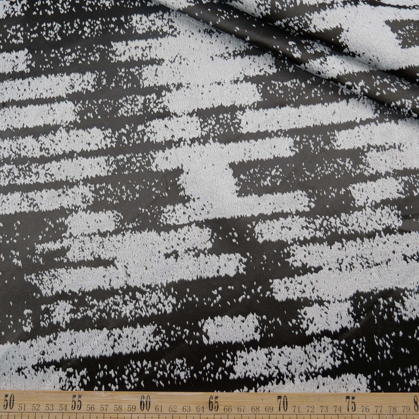 ANTISOLAR JACQUARD NEGRO METEORITO CREQUELADO