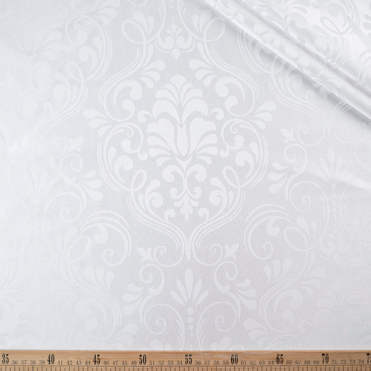 BROCATO BLANCO BRILLANTE CON HOJAS Y ARABESCOS