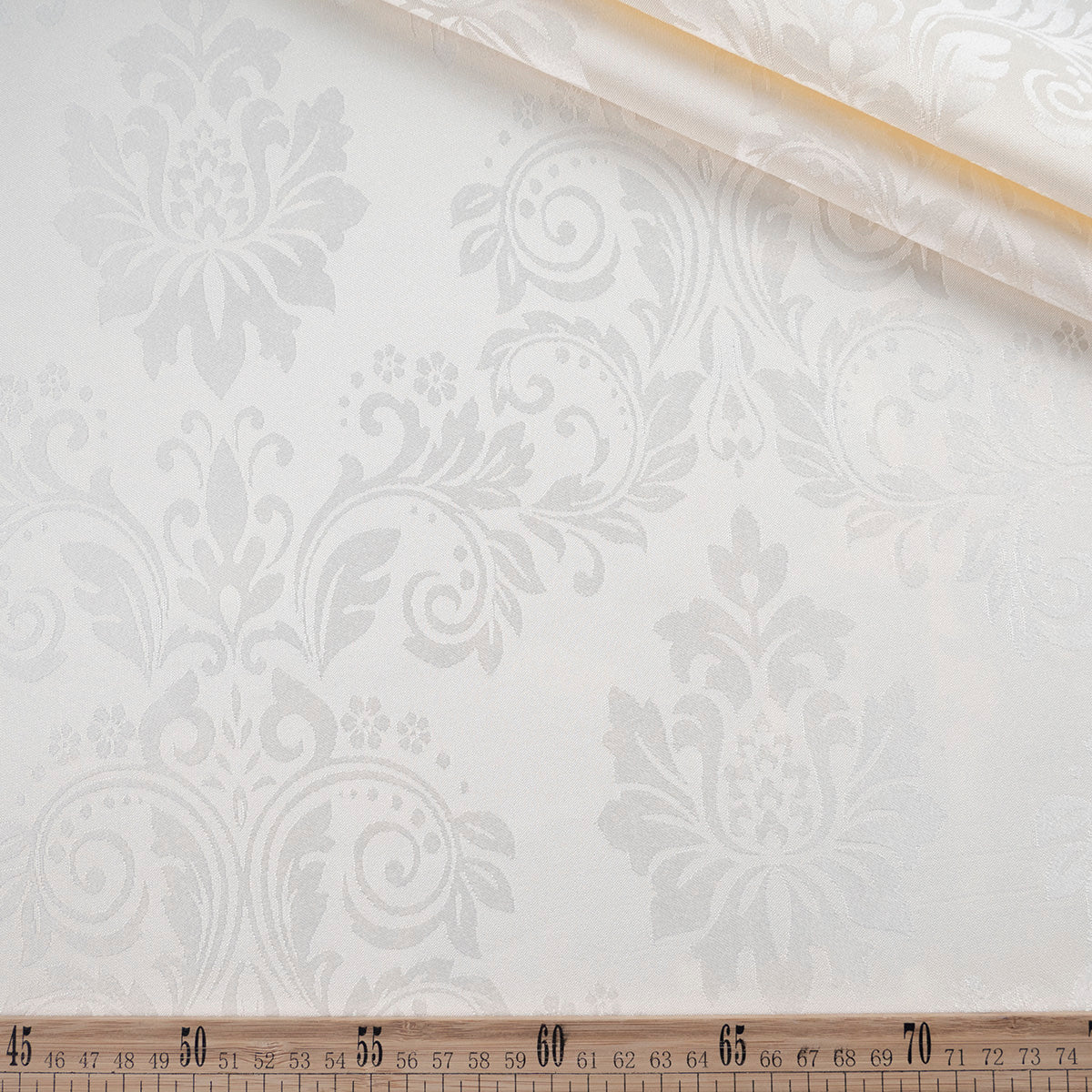 BROCATO BLANCO PAPIRO CON DISEÑO DE FLORES