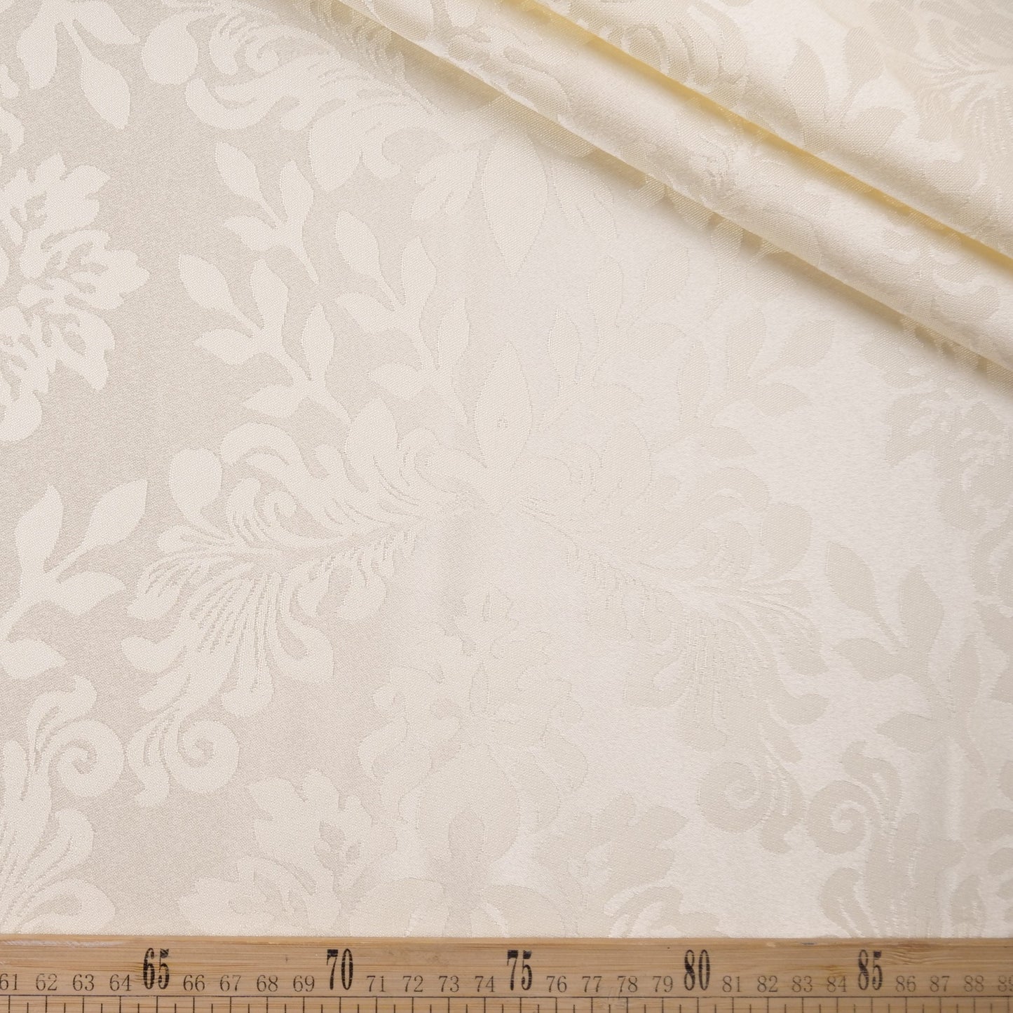 BROCATO BLANCO PAPIRO FLORES Y HOJAS