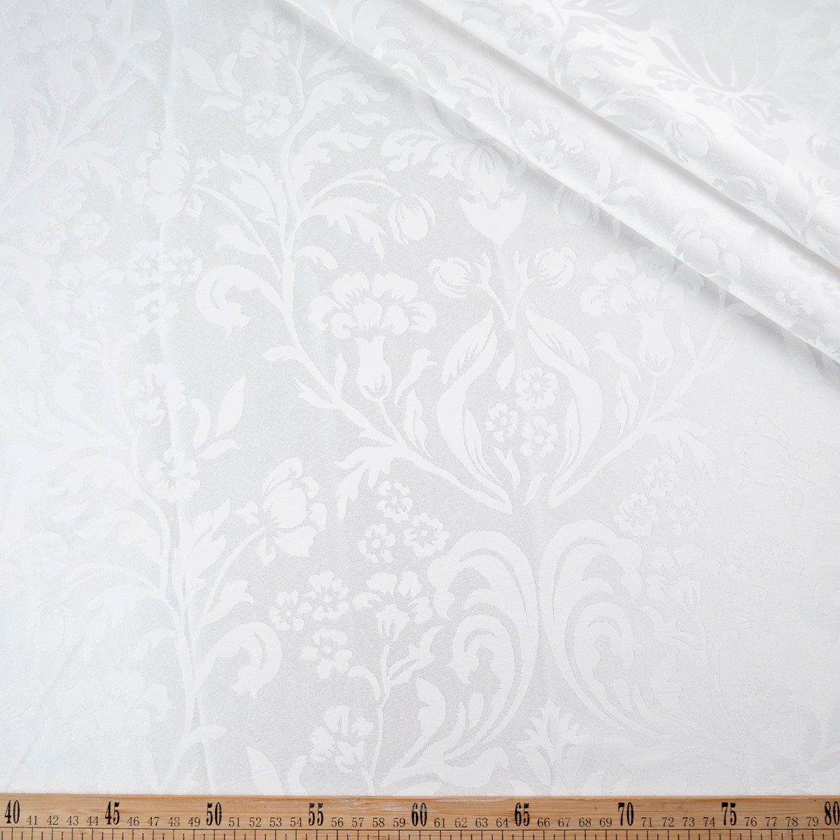 BROCATO BLANCO BRILLANTE CON HOJAS Y FLORES